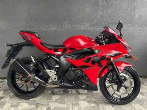 DIJUAL MURAH GSX-150R 2018 lokasi di Kediri, tersedia melalui melalui situs Olx
