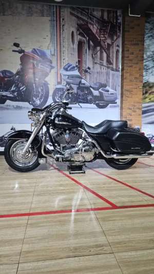 Harley Road King 2006 lokasi di Buahbatu (Margacinta), tersedia melalui melalui situs Olx