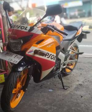 Honda CBR 150R CBU Thailand lokasi di Cipayung, tersedia melalui melalui situs Olx