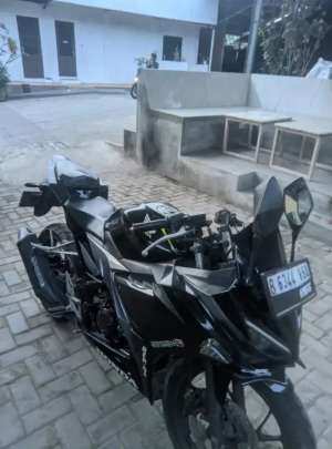 jual cepat BU satset CBR150 2017 lokasi di Cengkareng, tersedia melalui melalui situs Olx