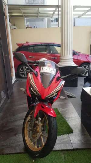 Jual Honda CBR 150R 2019 ABS lokasi di Jagakarsa, tersedia melalui melalui situs Olx