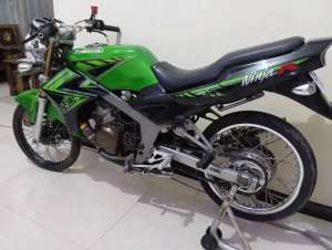 Ninja R tahun 2004 upgrade ninja R 2014 lokasi di Karangmojo, tersedia melalui melalui situs Olx
