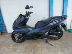 PCX 160 2024 KM 3000 perak DKI komplit lokasi di Duren Sawit, tersedia melalui melalui situs Olx