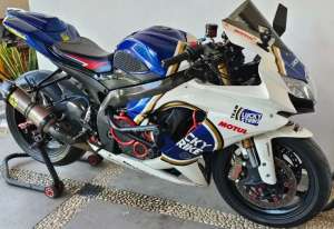 Suzuki GSX-R 600 K8 FULL PAPER lokasi di Baruga, tersedia melalui melalui situs Olx