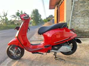 Vespa Srint S 150 ABS KM 6000 lokasi di Asemrowo, tersedia melalui melalui situs Olx