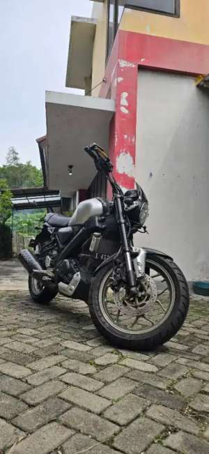 YAMAHA XSR TAHUN 2020 lokasi di Jambangan, tersedia melalui melalui situs Olx