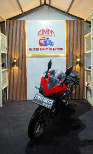 Jual bekas Cash Dan Kredit Honda Cbr 150R Tahun 2018,lokasi di Duren Sawit