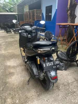 DIJUAL NMAX NEW 2023 WARNA BLACK lokasi di Ciputat, tersedia melalui melalui situs Olx