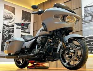 Jual bekas Harley Road glide atlas Silver,lokasi di Tenggilis Mejoyo
