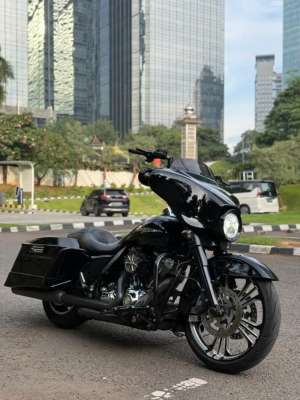 Harley Street Glide 2009 FP MABUA lokasi di Cempaka Putih, tersedia melalui melalui situs Olx