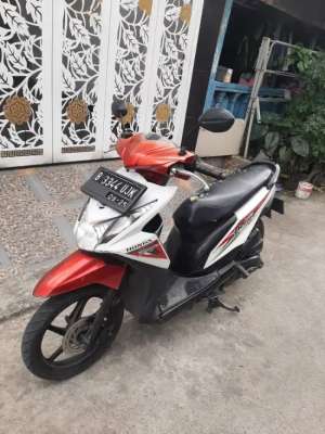Jual bekas Honda Beat ESP 2015 ss lengkap mesin bagus plat B DKI Stater Hidup,lokasi di Bekasi Utara