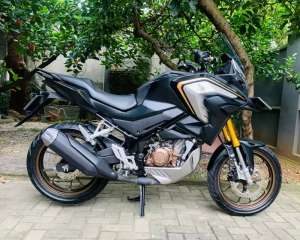 Jual bekas Honda cb 150 x 2023,lokasi di Ciputat
