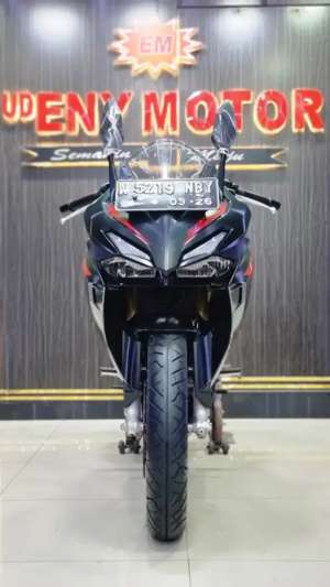 Jual bekas Honda CBR 150 2021. Hitam,lokasi di Sedati