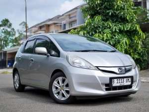 Jual bekas HONDA JAZZ 1.5L i-VTEC ABU ABU TAHUN 2013 LOW KM BARU 88rb REAL.,lokasi di 