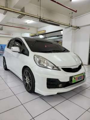 Jual bekas Honda Jazz RS 2013 Putih MobilKecilIrit,lokasi di 