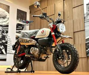 Jual bekas Honda Monkey Z125 merah putih,lokasi di Tenggilis Mejoyo