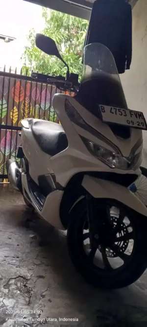 Honda PCX 150cbs 2019 lokasi di Tambun Utara, tersedia melalui melalui situs Olx