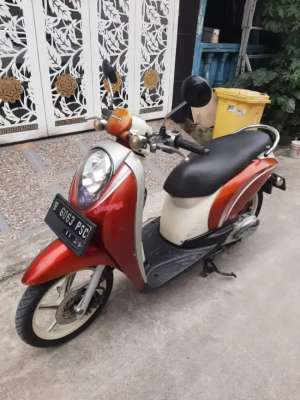 Jual bekas Honda Scoopy Karbu 2011 ss lengkap mesin bagus stater tokcer,B DKI,lokasi di Bekasi Utara