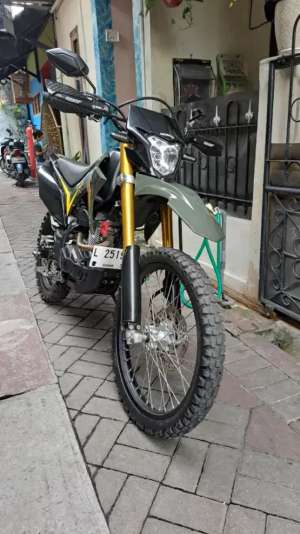 Jual honda crf 150L lokasi di Sukolilo, tersedia melalui melalui situs Olx