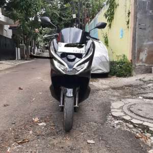 PCX 150 CBS hitam lokasi di Coblong, tersedia melalui melalui situs Olx