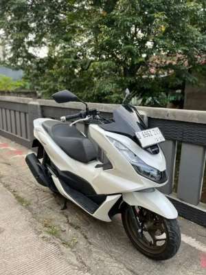 Jual bekas Pcx ABS 2023 Gres Low Km Remot lengkap 2,lokasi di Pancoran Mas