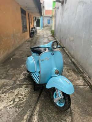 Vespa Super 1974 Asli tujuh empat lokasi di Bekasi Barat, tersedia melalui melalui situs Olx