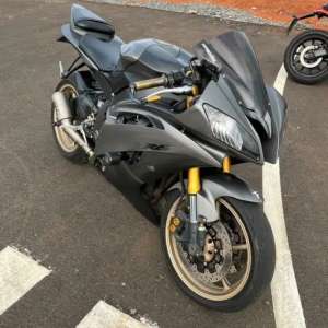 YAMAHA R6 2014 MATTE GREY lokasi di Pamulang, tersedia melalui melalui situs Olx