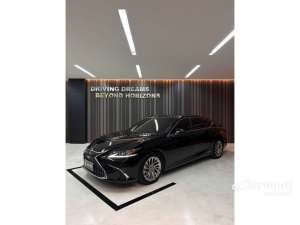 2018 Lexus ES 300h 2.5 Ultra Luxury Sedan , tersedia melalui melalui situs Carmudi