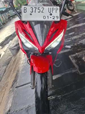 Jual bekas cbr 150 th 2018 mulus bagus mesin sehat terawat,lokasi di Koja