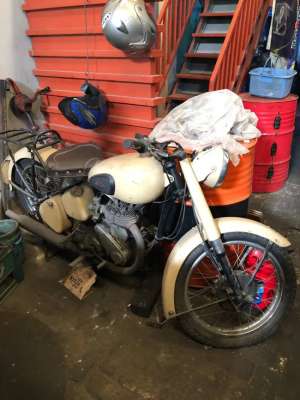 DIJUAL MOTOR LAWAS BSA M20 lokasi di Dukuh Pakis, tersedia melalui melalui situs Olx