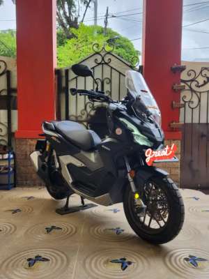 Honda Adv 160 ABS LOW KM 2,000 lokasi di Pulo Gadung, tersedia melalui melalui situs Olx
