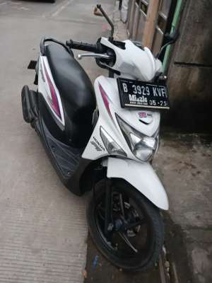 Jual bekas Honda Beat Pop 2015 Esp,ss lengkap mesin bagus plat Bekasi kota,lokasi di Bekasi Utara