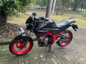Honda CB 150R tahun 2019 surat lengkap lokasi di Tuban, tersedia melalui melalui situs Olx