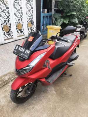 Jual bekas Honda PCX 2021 Ss lengkap mesin bagus pajak hidup plat B Tangerang,lokasi di Bekasi Utara