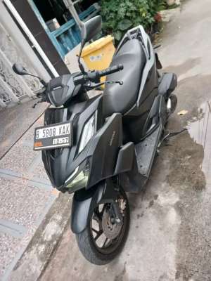 Jual bekas Honda Vario New160 ABS 2022 Keyless ss lengkap mesin bagus pajak hidup,lokasi di Bekasi Utara
