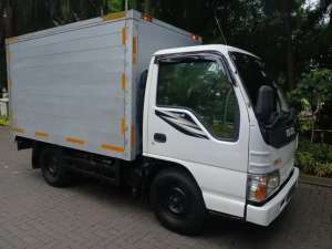 Jual bekas Isuzu elf 2013 nhr 55 box tangan 1 low km jarang pake terawat bok,lokasi di 