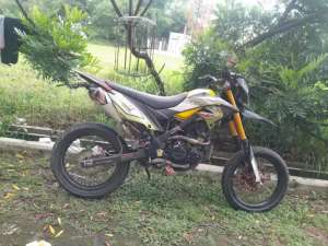 JUAL CEPAT KLX TAHUN 2018 DTRACKER lokasi di Karawang Barat, tersedia melalui melalui situs Olx