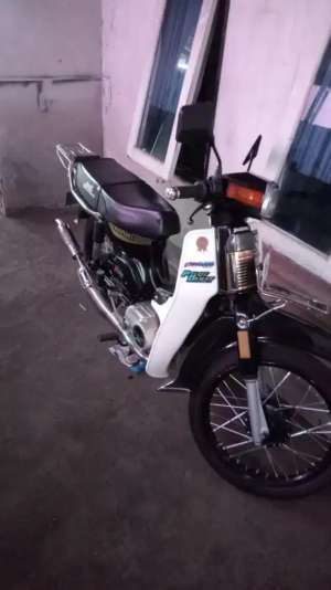 Jual motor suzuki motor antik lokasi di Praya Barat, tersedia melalui melalui situs Olx