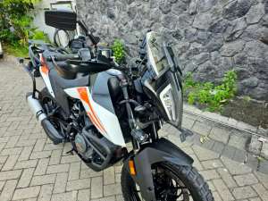 Jual bekas KTM DUKE 390 ADVENTURE NIK 2022 PLAT L SURABAYA FULL ACC LIKE NEW,lokasi di Benowo