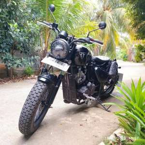 Jual bekas Scorpio custom bobber triumph,lokasi di Bojonggede