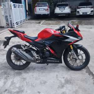 Jual bekas Surat lengkap dijual Honda cbr facelift 150 r thn tahun 2021,lokasi di Cipondoh