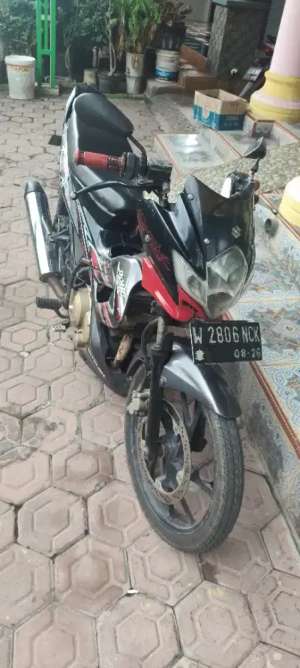 Suzuki satria fu 2011 lokasi di Wonoayu, tersedia melalui melalui situs Olx