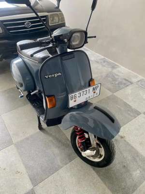 Vespa Exlusive 2 tahun 2000 lokasi di Seberang Ulu I, tersedia melalui melalui situs Olx