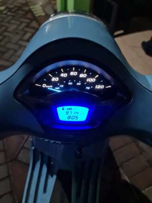 VESPA IGET LX125 BLUE lokasi di Simokerto, tersedia melalui melalui situs Olx