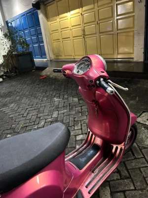 Vespa lx 150 3v lokasi di Kemang, tersedia melalui melalui situs Olx