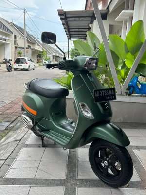 Vespa S125 iget 2018 Low km 2000 antik AD tangan 1 lokasi di Kartasura, tersedia melalui melalui situs Olx