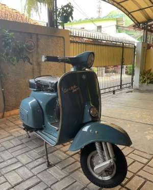 Vespa Super 1974 Medium Blue lokasi di Pesanggrahan, tersedia melalui melalui situs Olx