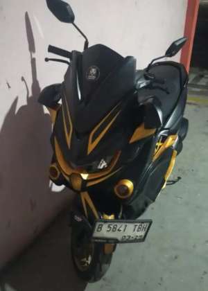 Jual bekas Yamaha Nmax 2019 ss lengkap mesin bagus pajak hidup Kilometer 9 Ribuan,lokasi di Bekasi Utara