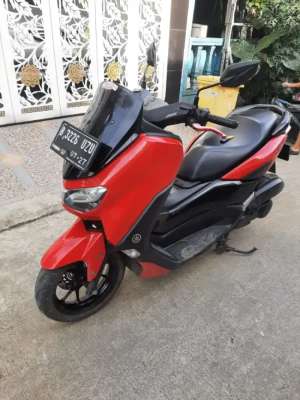 Jual bekas Yamaha Nmax New 2022 Keyless,ss lengkap mesin bagus,kilometer 16 Ribu,lokasi di Bekasi Utara