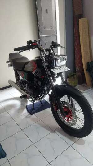 Yamaha Rx King th 2002 lokasi di Sukun, tersedia melalui melalui situs Olx